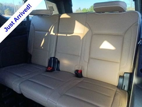 Used 2024 Chevrolet Suburban Premier RWD image 29