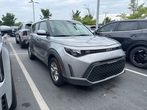 Certified 2025 Kia Soul LX w/ LX Technology Package FWD image 5