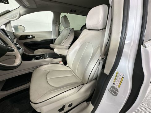 Used 2021 Chrysler Pacifica Limited w/ Premium & Safety Sphere Group AWD/4WD image 11