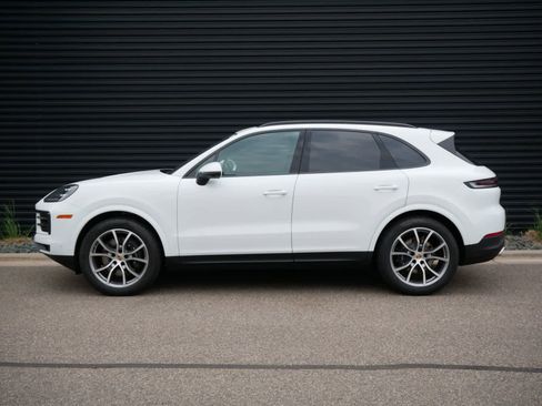 New 2025 Porsche Cayenne image 2