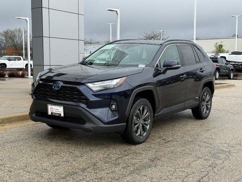 Used 2023 Toyota RAV4 XLE Premium image 7