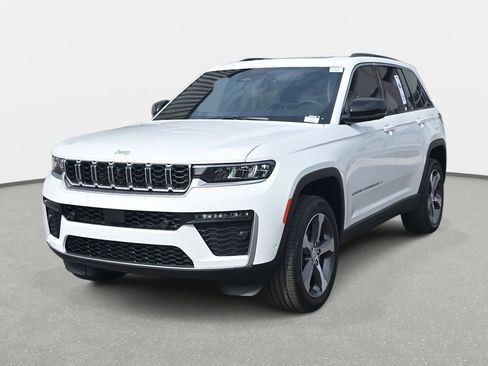 New 2026 Jeep Grand Cherokee Limited w/ Luxury Tech Group II AWD/4WD image 39