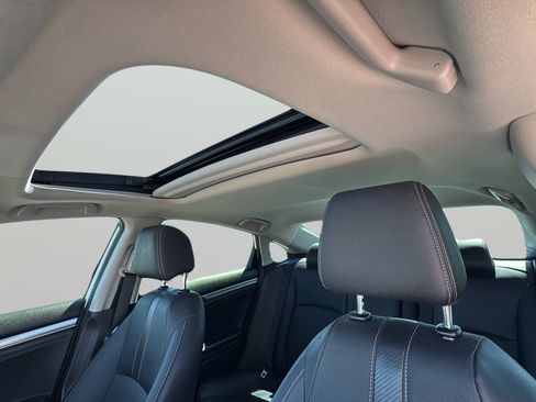 Used 2018 Honda Civic Touring image 32