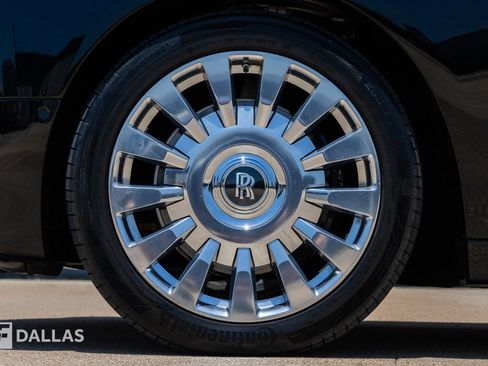 Used 2023 Rolls-Royce Phantom Extended Wheelbase RWD image 8
