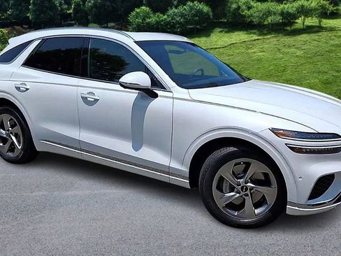 New 2026 Genesis GV70 2.5T Advanced image 2