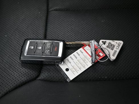 Used 2023 Jeep Grand Cherokee Overland AWD/4WD image 19