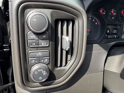 Certified 2022 Chevrolet Silverado 1500 Custom AWD/4WD image 19
