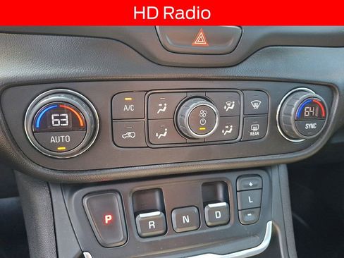 Used 2021 GMC Terrain SLT w/ Infotainment Package II AWD/4WD image 16