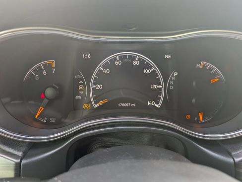 Used 2021 Jeep Grand Cherokee Laredo image 15