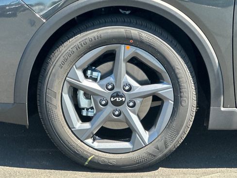 New 2026 Kia K4 FWD image 24