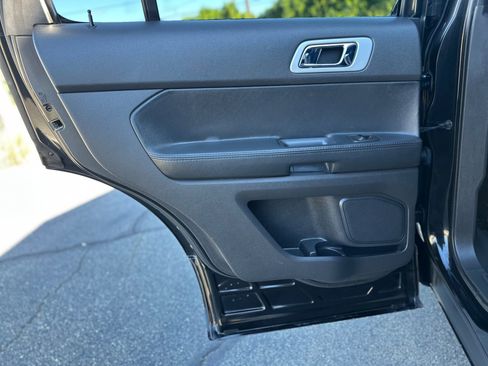 Used 2013 Ford Explorer XLT image 37