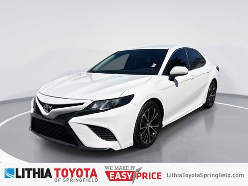 Used 2018 Toyota Camry SE FWD image 1