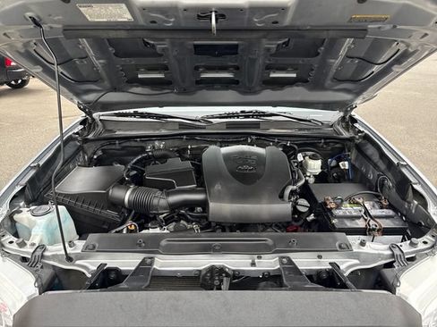 Used 2020 Toyota Tacoma TRD Sport w/ Technology Package AWD/4WD image 27