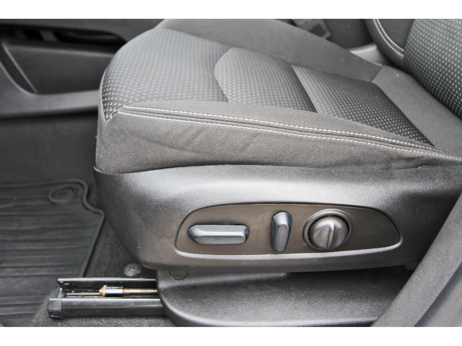 Used 2023 GMC Terrain SLE w/ Driver Convenience Package AWD/4WD image 29