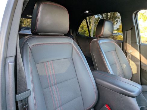 Used 2022 Chevrolet Equinox RS image 37