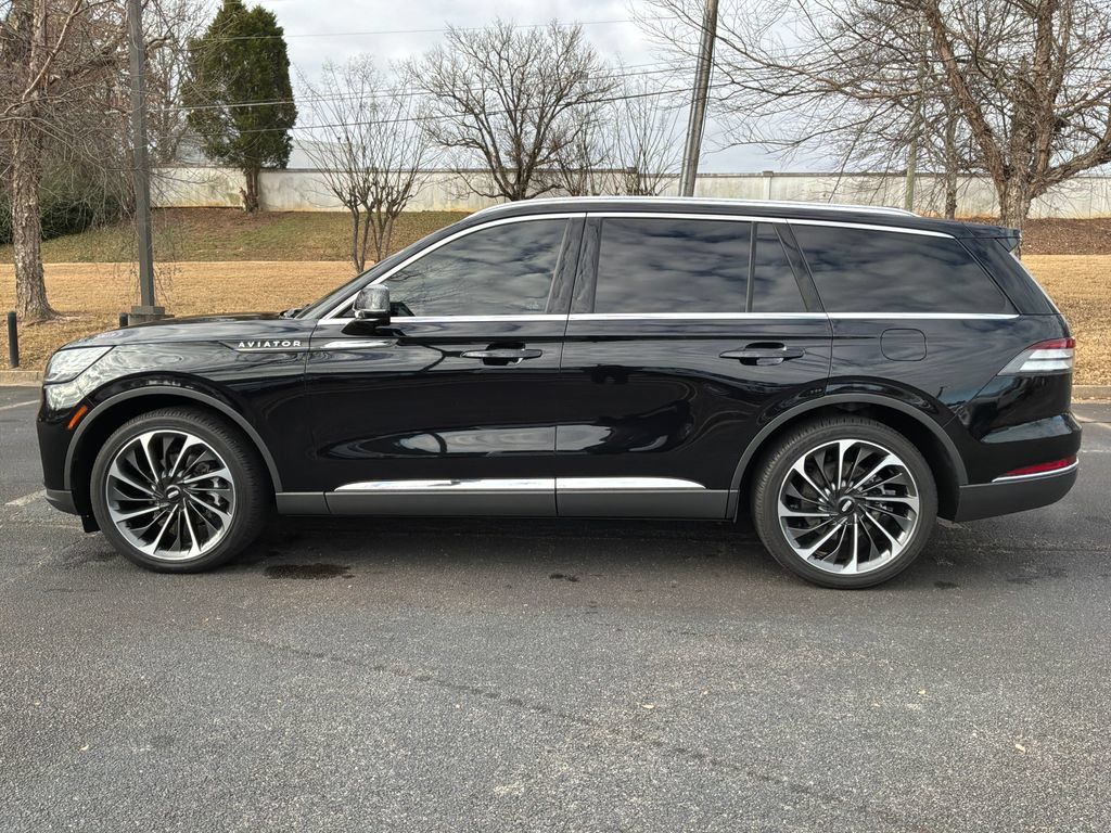 Certified 2025 Lincoln Aviator Reserve w/ Illumination Package RWD image 18