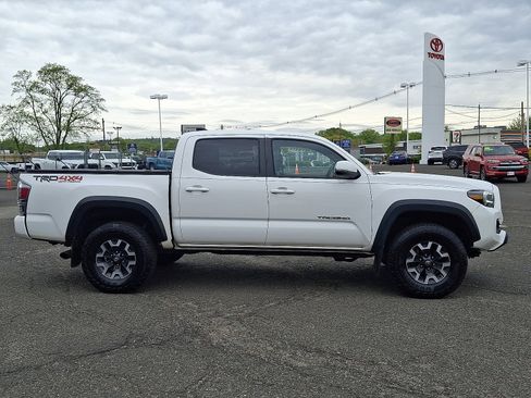Used 2023 Toyota Tacoma TRD Off-Road w/ TRD Premium Off Road Package AWD/4WD image 8