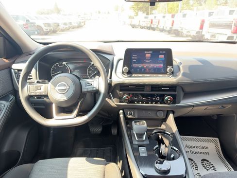 Used 2023 Nissan Rogue SV AWD/4WD image 17