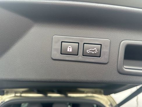 Used 2025 Subaru Forester Premium image 26