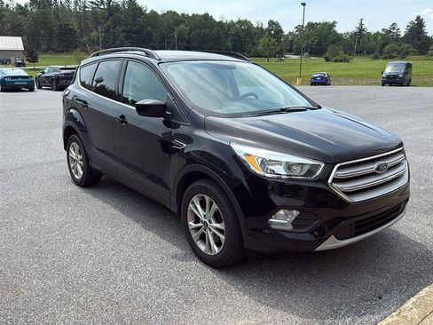 Used 2018 Ford Escape SE w/ SE Sync 3 Package AWD/4WD image 3