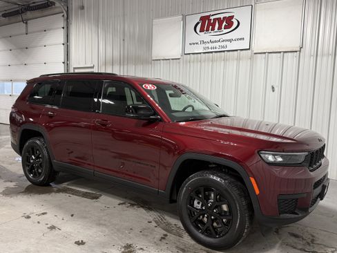 New 2025 Jeep Grand Cherokee L Laredo image 1