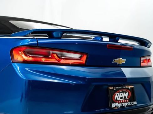 Used 2017 Chevrolet Camaro LT RWD image 11