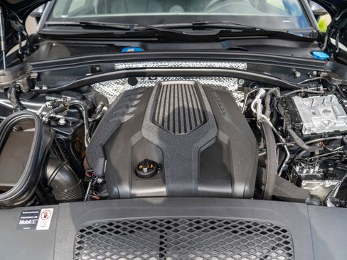 Certified 2026 Porsche Macan AWD/4WD image 28
