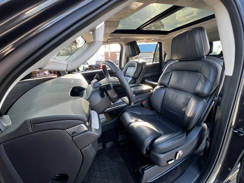 Used 2025 Lincoln Navigator Reserve AWD/4WD image 13