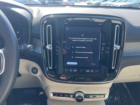 Used 2025 Volvo XC40 B5 Plus image 35