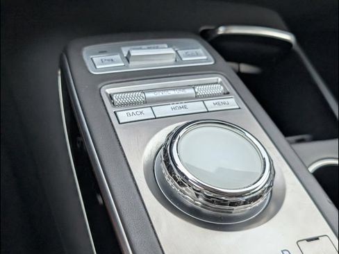 Used 2025 Genesis GV70 2.5T AWD/4WD image 16