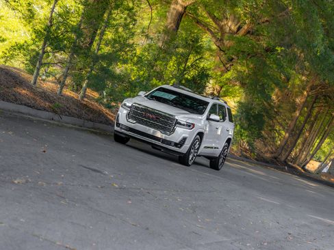 Used 2021 GMC Acadia Denali w/ Denali Technology Package FWD image 46