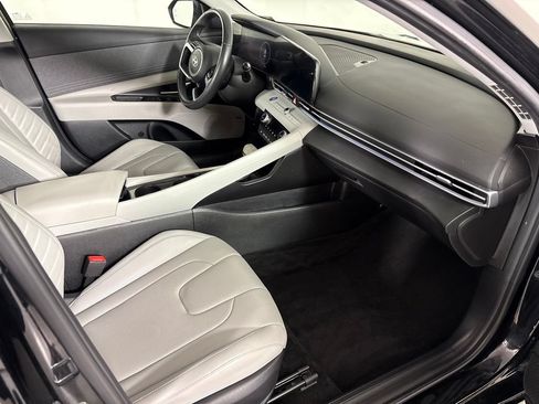 Used 2024 Hyundai Elantra Limited FWD image 15
