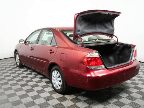 Used 2005 Toyota Camry LE FWD image 23