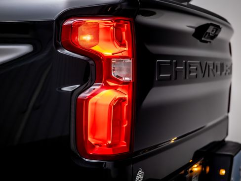 Used 2025 Chevrolet Silverado 1500 LTZ image 12