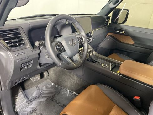 Used 2024 Lexus GX 550 image 11