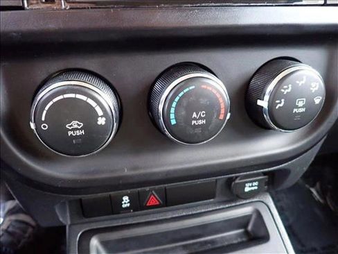 Used 2016 Jeep Patriot Sport w/ Power Value Group image 18