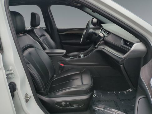 Used 2024 Jeep Grand Cherokee Limited 4xe image 15