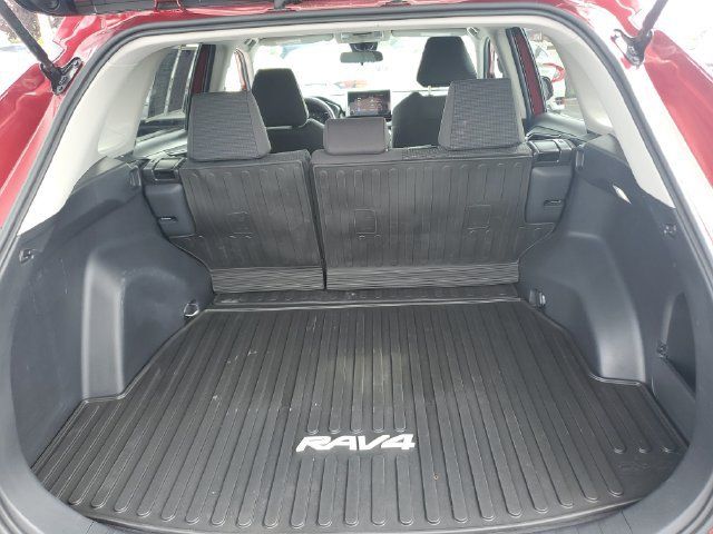 Used 2023 Toyota RAV4 LE AWD/4WD image 9
