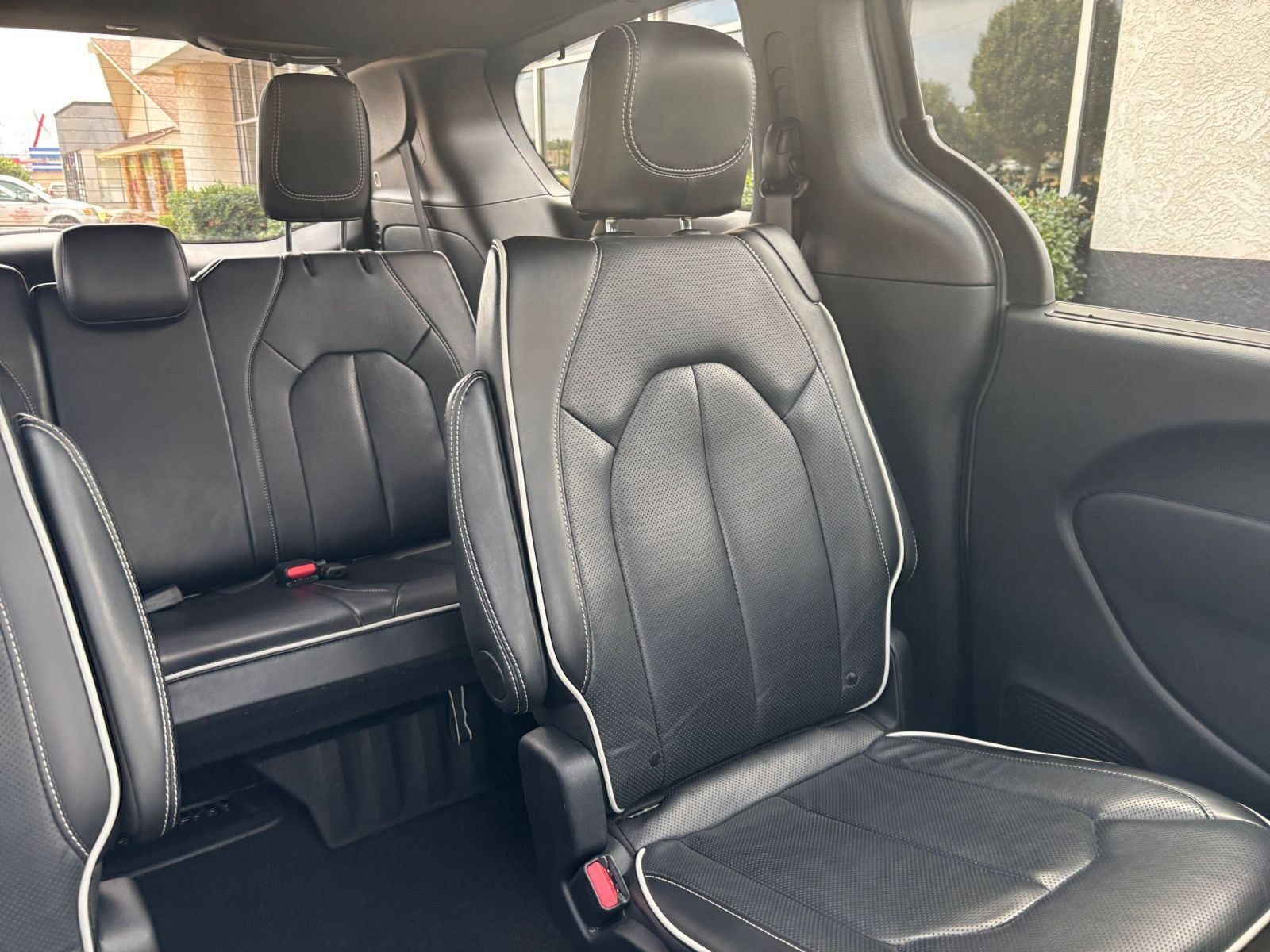 Used 2025 Chrysler Pacifica Limited FWD image 42