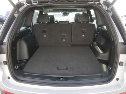 New 2025 Jeep Grand Cherokee 4WD image 5