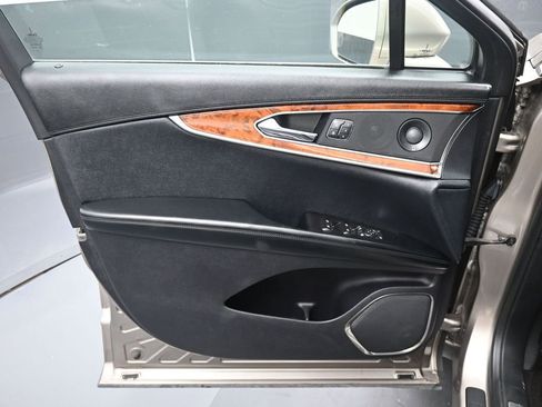 Used 2019 Lincoln Nautilus Reserve image 13