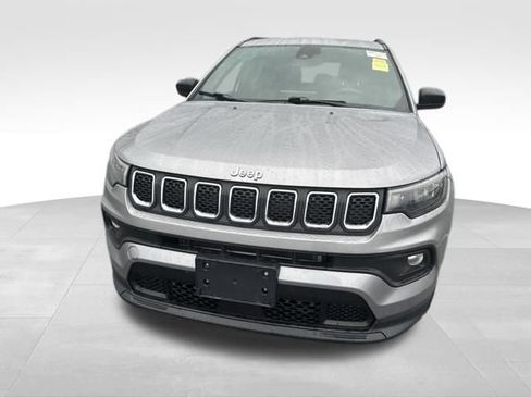 Used 2023 Jeep Compass Latitude AWD/4WD image 4