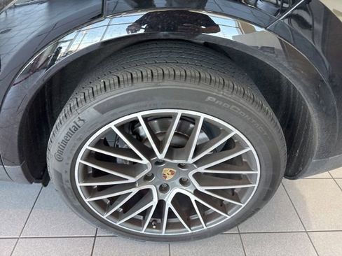 Used 2023 Porsche Cayenne AWD/4WD image 25