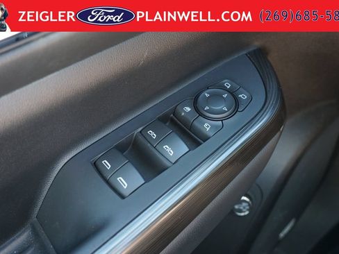 Used 2023 GMC Acadia SLT w/ Preferred Package AWD/4WD image 32