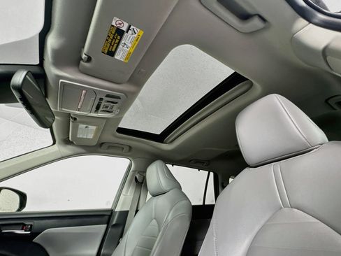 Used 2022 Toyota Highlander XLE AWD/4WD image 21