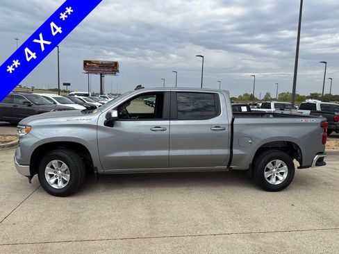 Used 2025 Chevrolet Silverado 1500 LT AWD/4WD image 3