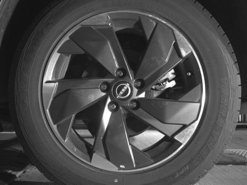 Used 2025 Nissan Rogue SV image 14