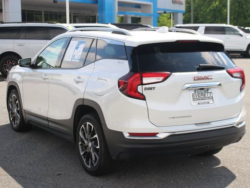 Used 2022 GMC Terrain SLT w/ Infotainment Package II FWD image 5