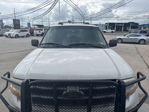 Used 2015 Ford Expedition XLT w/ Equipment Group 202A RWD image 2