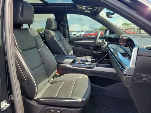 Certified 2025 Cadillac Escalade Sport AWD/4WD image 29